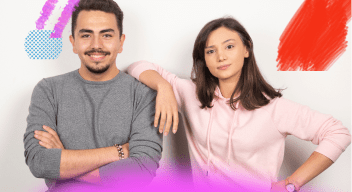 Hombre y mujer analizando información sobre verrugas genitales relacionadas con el VPH